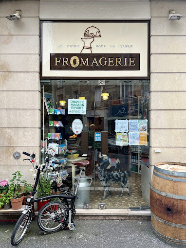 Devanture d'Au chien sous la Table, fromager à Villeurbanne proposant des fromages sans présure animale