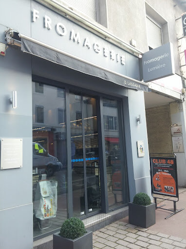 Devanture de la Fromagerie Lumière, fromager à Lyon 8e proposant des fromages sans présure animale