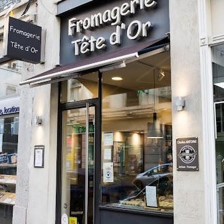 Devanture de la Fromagerie Tête d'Or, fromager à Lyon 6e proposant des fromages sans présure animale